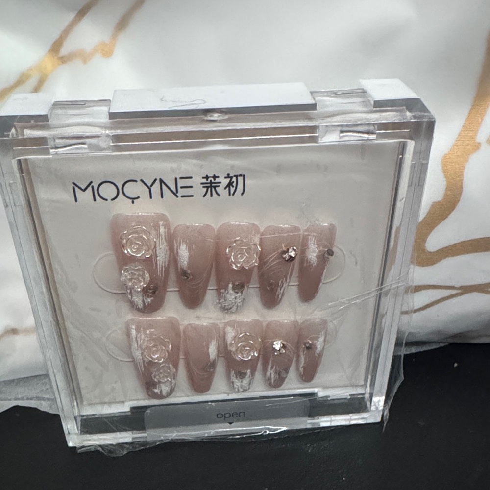 MOCYNE Floral Embellished False Nails (All Nail Sizes)